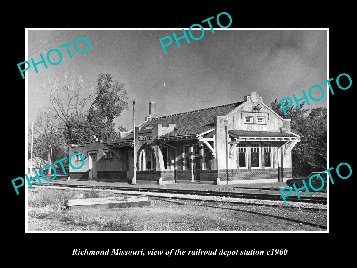 OLD LARGE HISTORIC PHOTO OF RICHMOND MISSOURI RAILROAD DEPOT STATION c1960