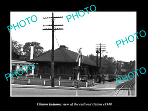 OLD LARGE HISTORIC PHOTO OF CLINTON INDIANA, THE RAILROAD DEPOT STATION c1940