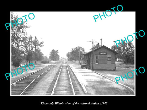 OLD LARGE HISTORIC PHOTO OF KINMUNDY ILLINOIS, THE RAILROAD DEPOT STATION c1940