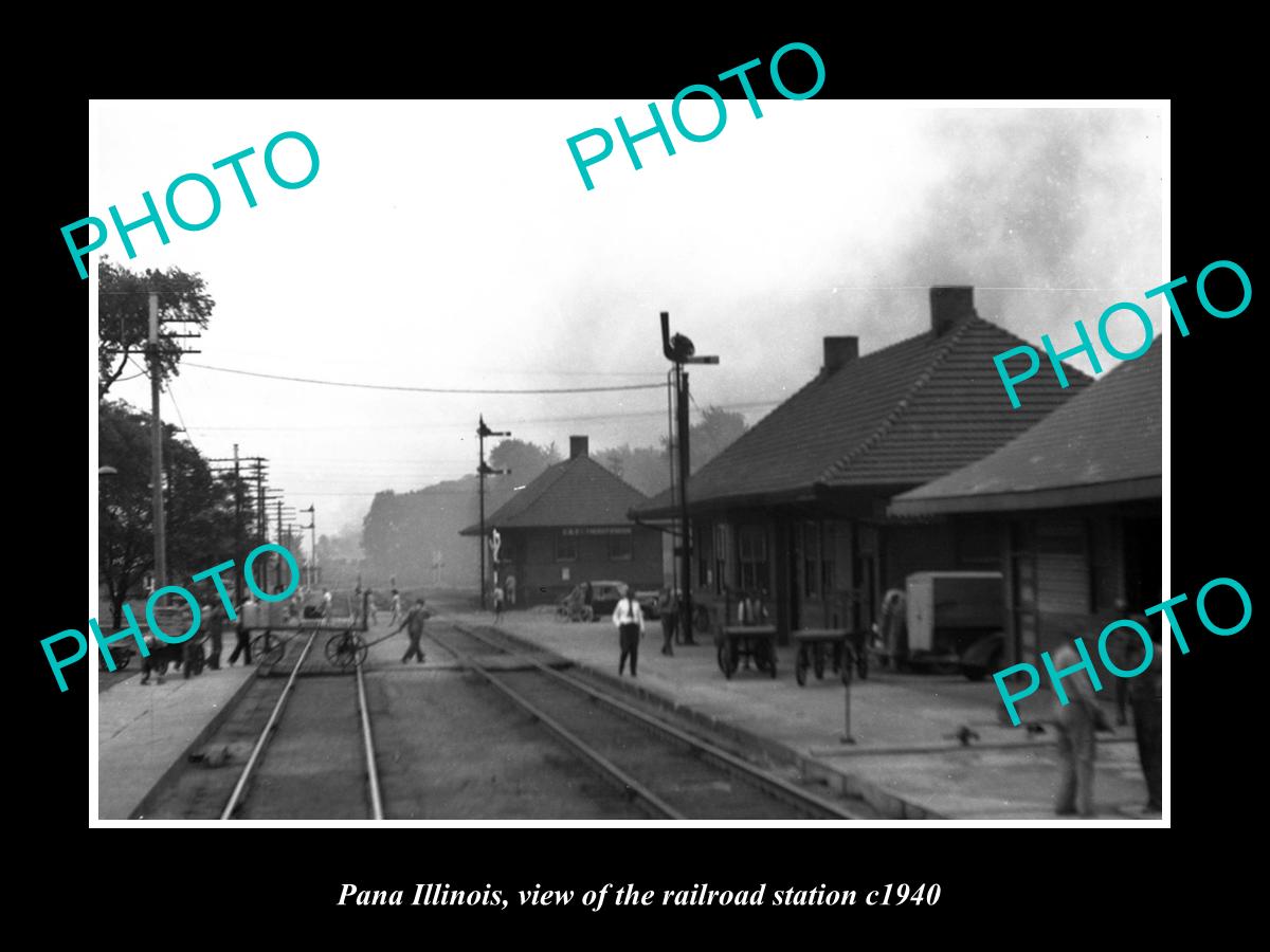 OLD LARGE HISTORIC PHOTO OF PANA ILLINOIS, THE RAILROAD DEPOT STATION c1940