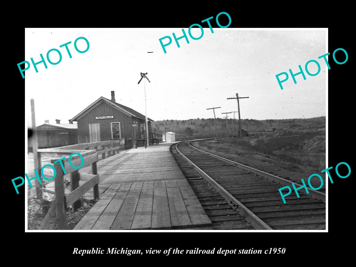 OLD LARGE HISTORIC PHOTO OF REPUBLIC MICHIGAN, THE RAILROAD DEPOT STATION c1950