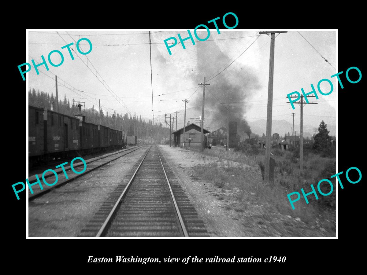 OLD LARGE HISTORIC PHOTO OF EASTON WASHINGTON, THE RAILROAD DEPOT STATION c1940