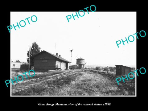 OLD LARGE HISTORIC PHOTO OF GRASS RANGE MONTANA, THE RAILROAD DEPOT STATION 1940