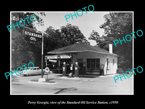 OLD LARGE HISTORIC PHOTO OF PERRY GEORGIA, THE STANDARD OIL GAS STATION c1950