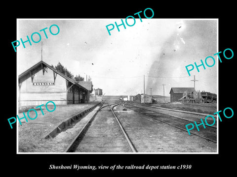 OLD LARGE HISTORIC PHOTO OF SHOSHONI WYOMING, THE RAILROAD DEPOT STATION c1930