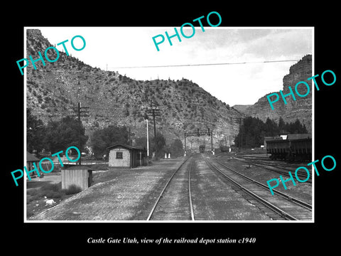 OLD LARGE HISTORIC PHOTO OF CASTLE GATE UTAH, THE RAILROAD DEPOT STATION c1940