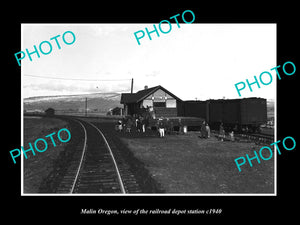 OLD LARGE HISTORIC PHOTO OF MALIN OREGON, THE RAILROAD DEPOT STATION c1940