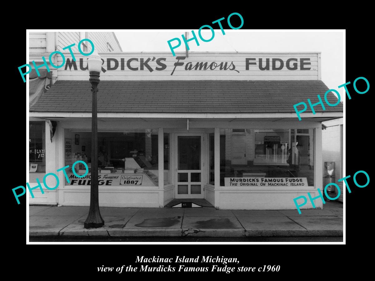 OLD LARGE HISTORIC PHOTO OF MACKINAC ISLAND MICHIGAN, MURDICKS FUDGE STORE c1960