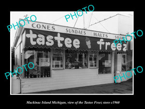 OLD LARGE HISTORIC PHOTO OF MACKINAC ISLAND MICHIGAN, TASTEE FREEZ STORE c1960