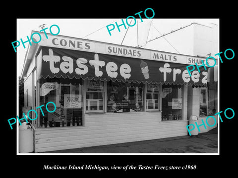 OLD LARGE HISTORIC PHOTO OF MACKINAC ISLAND MICHIGAN, TASTEE FREEZ STORE c1960