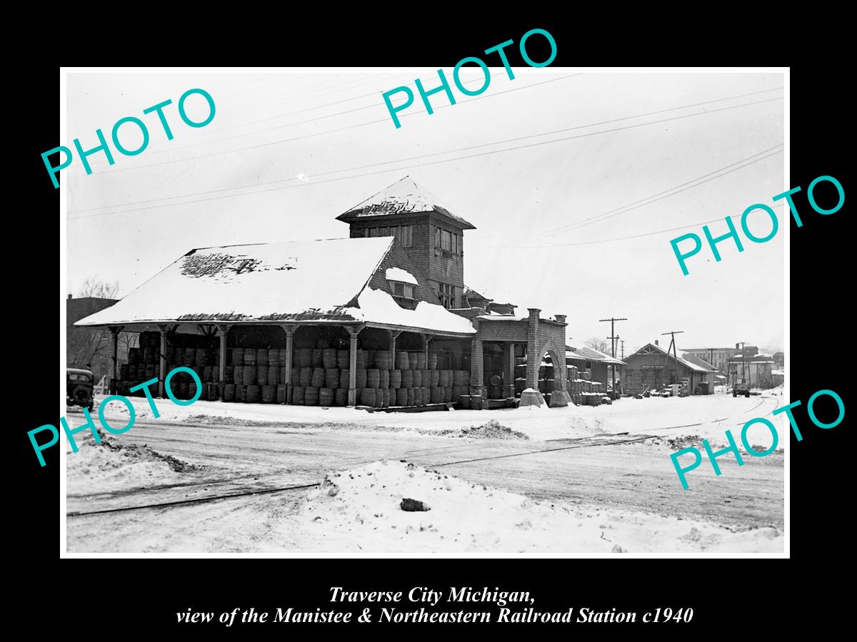 OLD LARGE HISTORIC PHOTO OF TRAVERSE CITY MICHIGAN, RAILROAD DEPOT STATION c1940