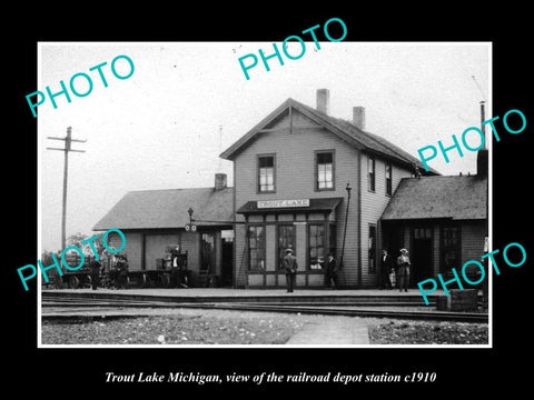 OLD LARGE HISTORIC PHOTO OF TROUT LAKE MICHIGAN, RAILROAD DEPOT STATION c1910