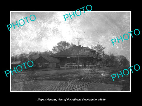 OLD LARGE HISTORIC PHOTO OF HOPE ARKANSAS, THE RAILROAD DEPOT STATION c1940