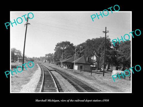 OLD LARGE HISTORIC PHOTO OF MARSHALL MICHIGAN, THE RAILROAD DEPOT STATION c1950