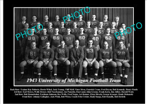 OLD LARGE HISTORIC PHOTO OF UNIVERSITY OF MICHIGAN FOOTBALL TEAM 1943