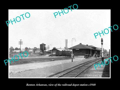 OLD LARGE HISTORIC PHOTO OF BENTON ARKANSAS, THE RAILROAD DEPOT STATION c1940