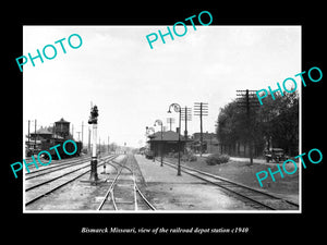 OLD LARGE HISTORIC PHOTO OF BISMARCK MISSOURI, THE RAILROAD DEPOT STATION c1940