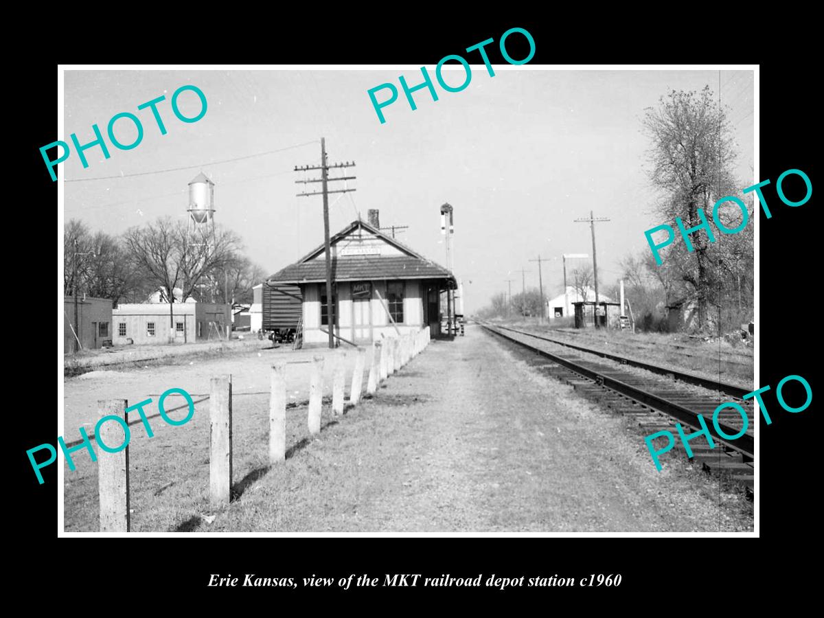 OLD LARGE HISTORIC PHOTO OF ERIE KANSAS, THE RAILROAD DEPOT STATION c1940