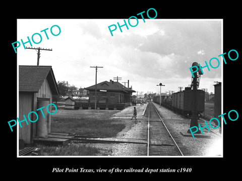 OLD LARGE HISTORIC PHOTO OF PILOT POINT TEXAS, THE RAILROAD DEPOT STATION c1940