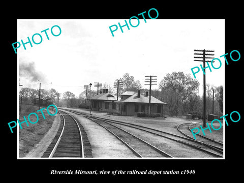 OLD LARGE HISTORIC PHOTO OF RIVERSIDE MISSOURI, THE RAILROAD DEPOT STATION c1940