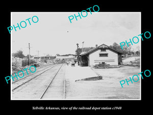 OLD LARGE HISTORIC PHOTO OF YELLVILLE ARKANSAS, THE RAILROAD DEPOT STATION c1940