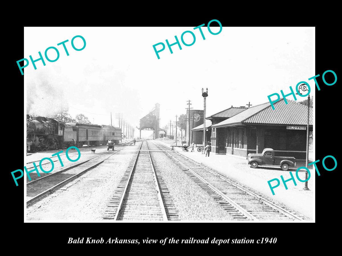 OLD LARGE HISTORIC PHOTO OF BALD KNOB ARKANSAS, THE RAILROAD DEPOT STATION c1940