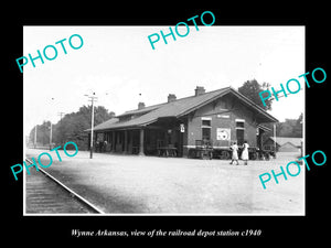 OLD LARGE HISTORIC PHOTO OF WYNNE ARKANSAS, THE RAILROAD DEPOT STATION c1940 2