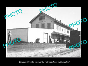 OLD LARGE HISTORIC PHOTO OF TONOPAH NEVADA, THE RAILROAD DEPOT STATION c1940