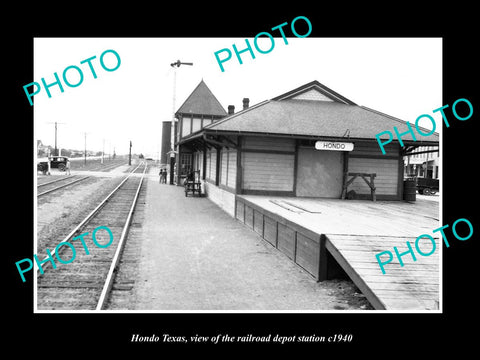 OLD LARGE HISTORIC PHOTO OF HONDO TEXAS, THE RAILROAD DEPOT STATION c1940