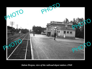 OLD LARGE HISTORIC PHOTO OF SALEM OREGON, THE RAILROAD DEPOT STATION c1940