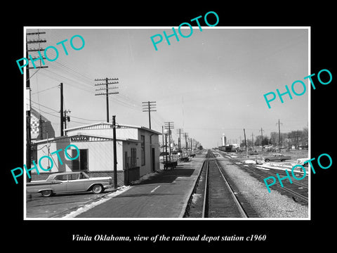 OLD LARGE HISTORIC PHOTO OF VINITA OKLAHOMA, THE RAILROAD DEPOT STATION c1960