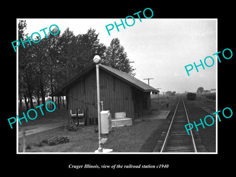 OLD LARGE HISTORIC PHOTO OF CRUGER ILLINOIS, THE RAILROAD DEPOT STATION c1940