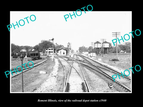 OLD LARGE HISTORIC PHOTO OF BEMENT ILLINOIS, THE RAILROAD DEPOT STATION c1940