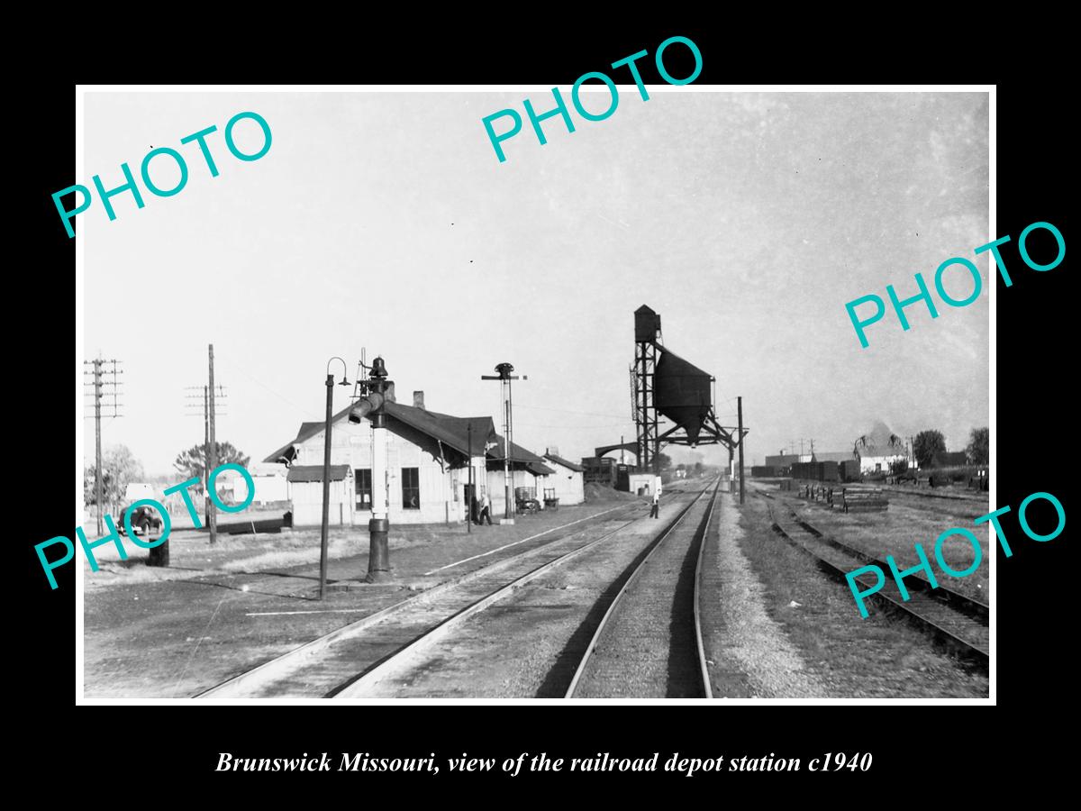 OLD LARGE HISTORIC PHOTO OF BRUNSWICK MISSOURI, THE RAILROAD DEPOT STATION c1940