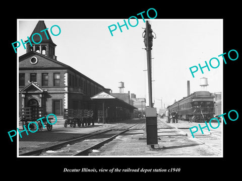 OLD LARGE HISTORIC PHOTO OF DECATUR ILLINOIS, THE RAILROAD DEPOT STATION c1940