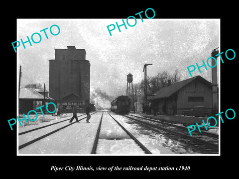 OLD LARGE HISTORIC PHOTO OF PIPER CITY ILLINOIS, RAILROAD DEPOT STATION c1940 1