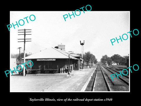 OLD LARGE HISTORIC PHOTO OF TAYLORVILLE ILLINOIS, RAILROAD DEPOT STATION c1940