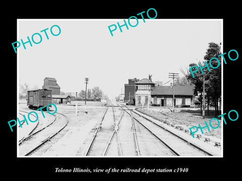 OLD LARGE HISTORIC PHOTO OF TOLONO ILLINOIS, THE RAILROAD DEPOT STATION c1940