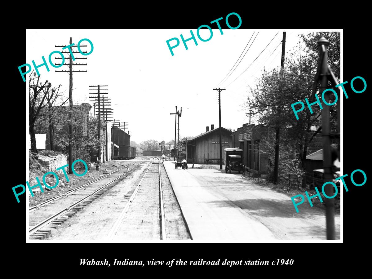 OLD LARGE HISTORIC PHOTO OF WABASH INDIANA, THE RAILROAD DEPOT STATION c1940