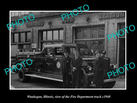 OLD LARGE HISTORIC PHOTO OF WAUKEGAN ILLINOIS, THE FIRE DEPARTMENT TRUCK c1940