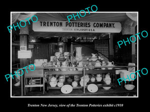 OLD LARGE HISTORIC PHOTO OF TRENTON NEW JERSEY, THE TRENTON POTTERY EXHIBIT 1910