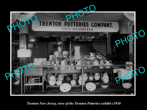 OLD LARGE HISTORIC PHOTO OF TRENTON NEW JERSEY, THE TRENTON POTTERY EXHIBIT 1910