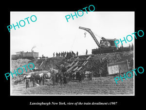 OLD LARGE HISTORIC PHOTO OF LANSINGBURGH NEW YORK, THE RAILROAD DERAILMENT 1907