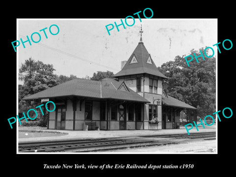 OLD LARGE HISTORIC PHOTO OF TUXEDO NEW YORK, THE ERIE RAILROAD DEPOT c1950