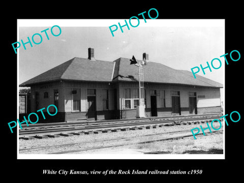 OLD LARGE HISTORIC PHOTO OF WHITE CITY KANSAS, ROCK ISLAND RAILROAD STATION 1950