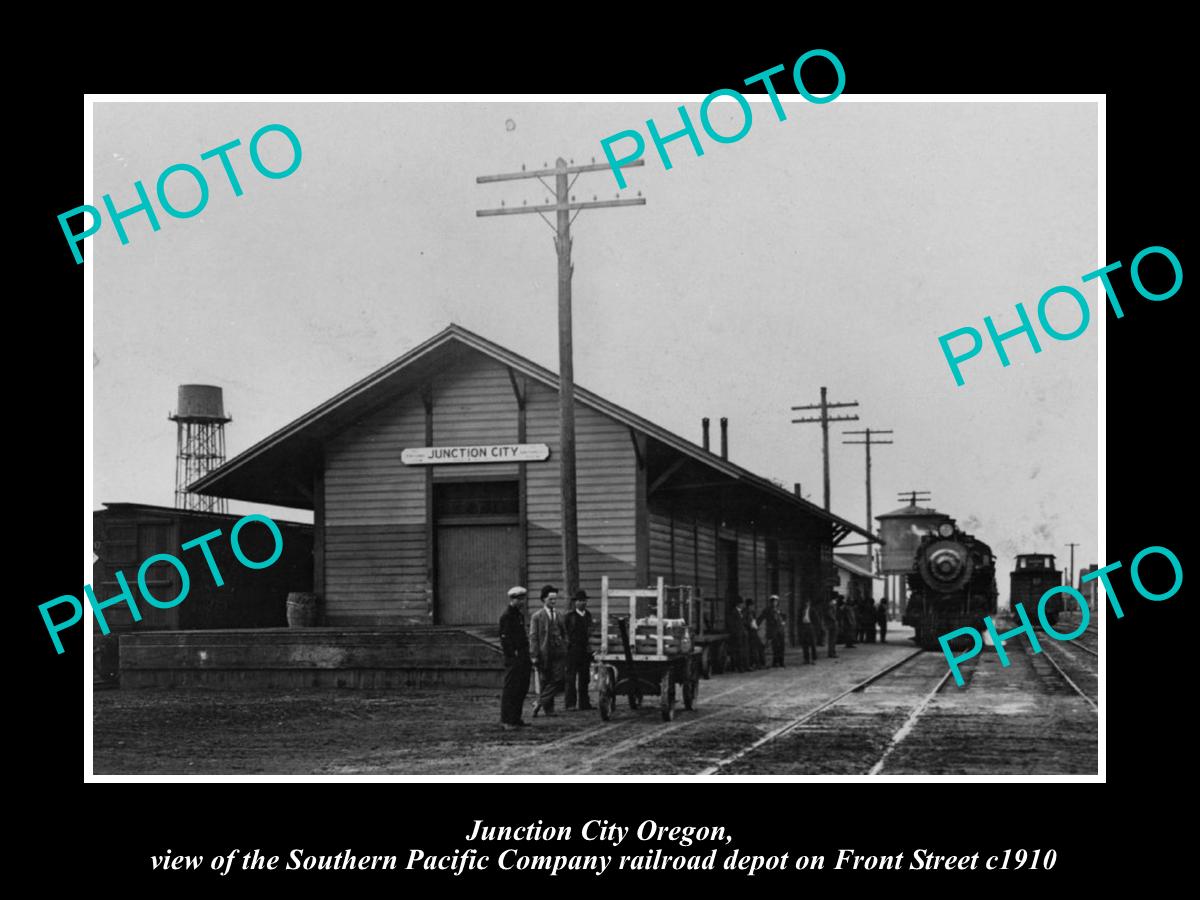 OLD LARGE HISTORIC PHOTO OF JUNCTION CITY OREGON, THE S/P RAILROAD STATION c1910