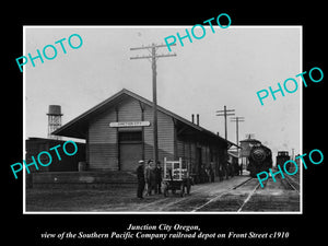 OLD LARGE HISTORIC PHOTO OF JUNCTION CITY OREGON, THE S/P RAILROAD STATION c1910