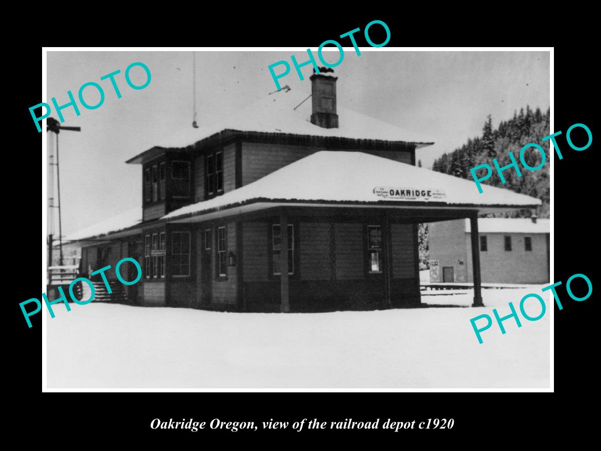 OLD LARGE HISTORIC PHOTO OF OAKRIDGE OREGON, THE RAILROAD DEPOT STATION c1920