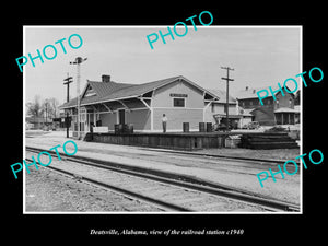 OLD LARGE HISTORIC PHOTO OF DEATSVILLE ALABAMA, THE RAILROAD DEPOT c1940