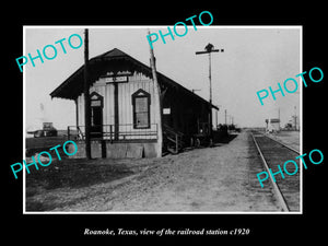 OLD LARGE HISTORIC PHOTO OF ROANOKE TEXAS, THE RAILROAD DEPOT STATION c1920